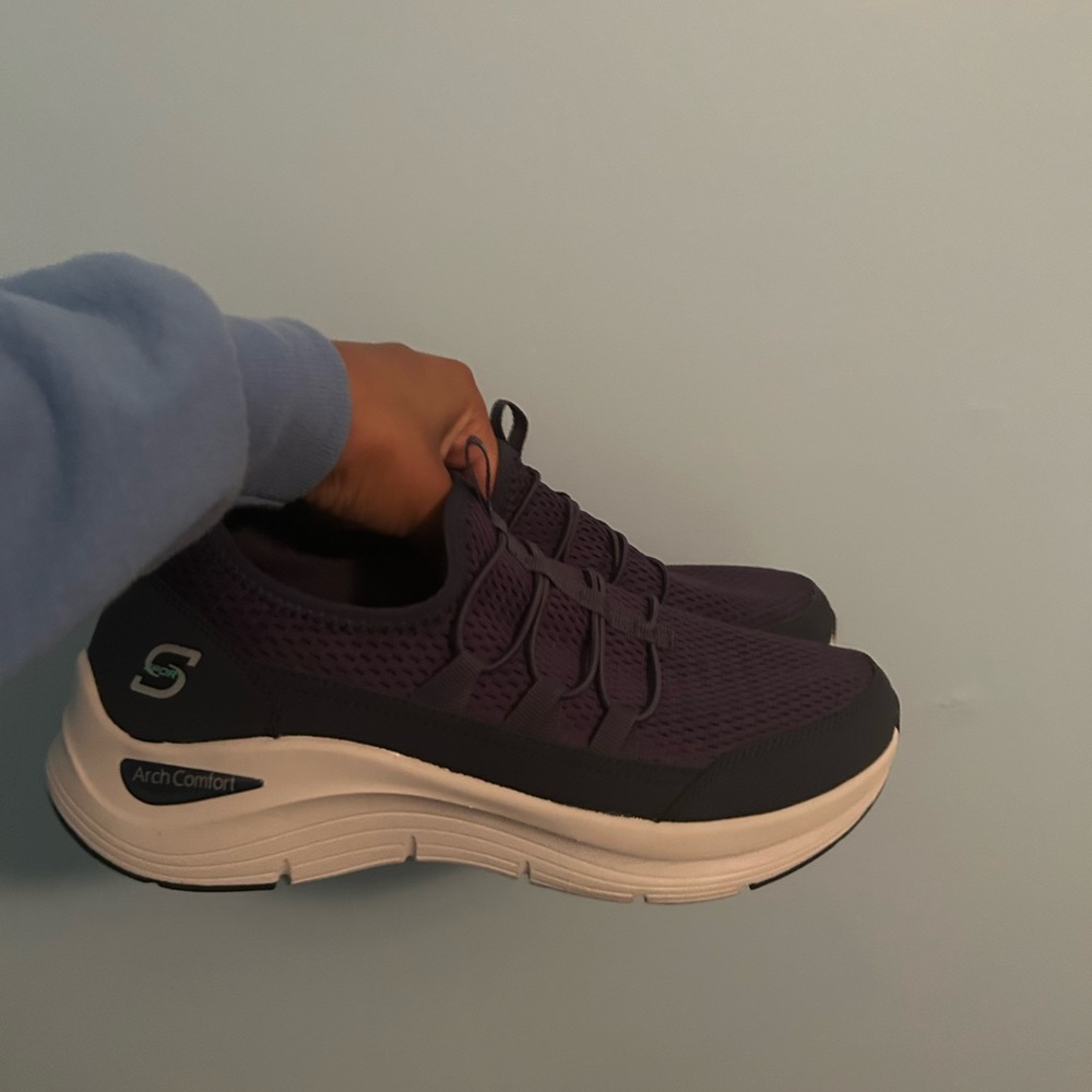 SKETCHERS ARCH COMFORT SPORT SNEAKERS